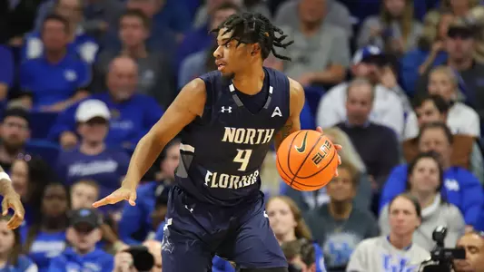 Trent Coleman dribbling left-handed