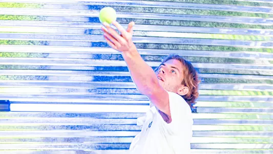 Jonas Hartenstein with a serve toss