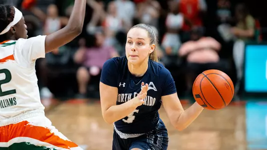 Helena rafnsdottir goes for pass against miami