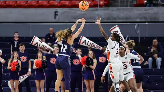 Lyric Swann shooting a jump shot at Auburn