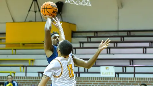 Chaz Lanier going for a floater