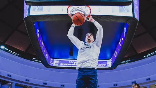 Carter Hendricksen dunking the ball