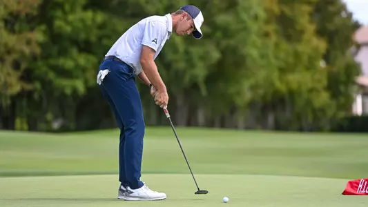 Robbie Higgins with the putt