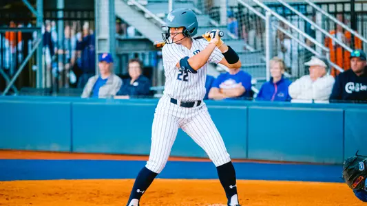 Kayla Harper batting