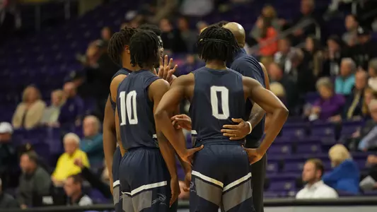 UNF men's basketball team photo at Lipscomb