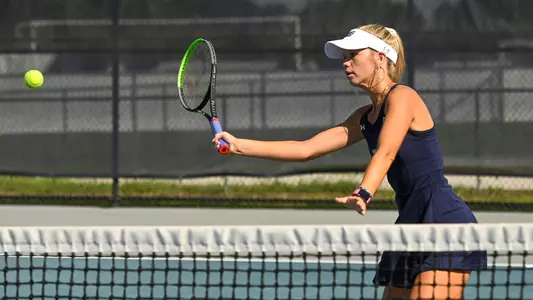 Picture of Kendall Nash hitting a slice forehand.