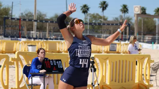 Anna Mallory going up for a serve during a match in Louisiana