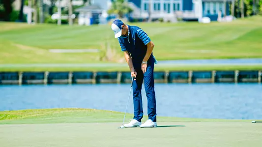 Nick Gabrelcik putt at The Hayt