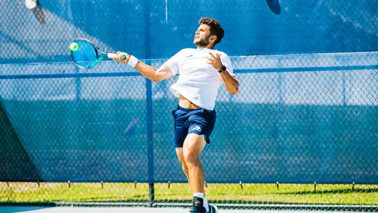 Rodrigo Crespo hitting a forehand.