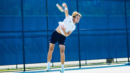 Jonas Hartenstein hitting a serve.