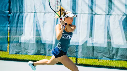 Kendall Nash hitting a backhand.