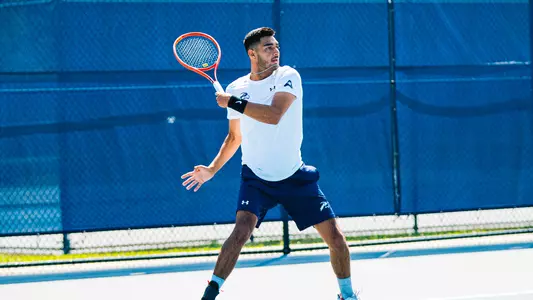 Jorge Nunez hitting a forehand.