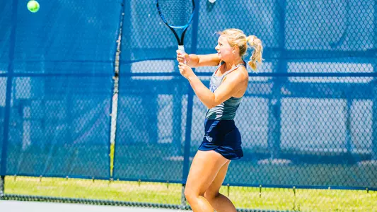 Summer Yardley hitting a backhand.