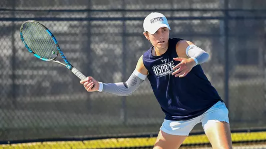 Kit Gulihur about to hit a forehand