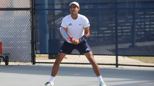 Jorge Nunez looking on before serve