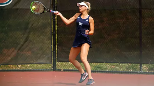 Kendall Nash hitting a forehand