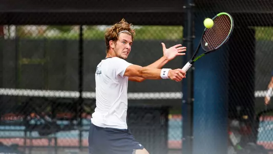 Jonas Hartenstein hitting a backhand