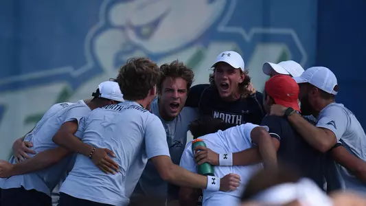 north florida men's tennis team huddle