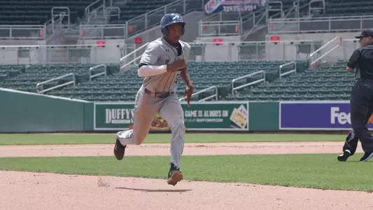 Justin Holmes running to third base