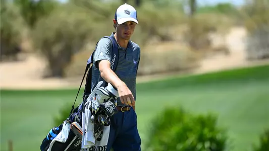 Nick Gabrelcik in his bag at NCAA Championship
