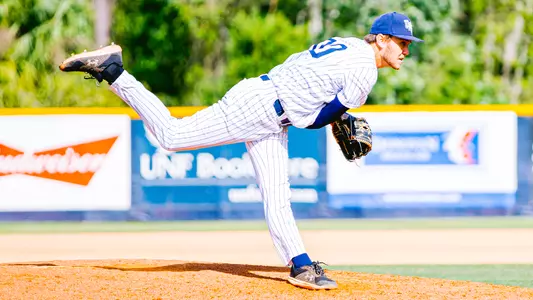 Stephen Halstead throwing a pitch