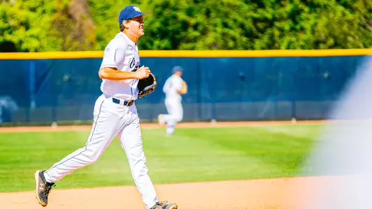 Stephen Halstead running in to the mound