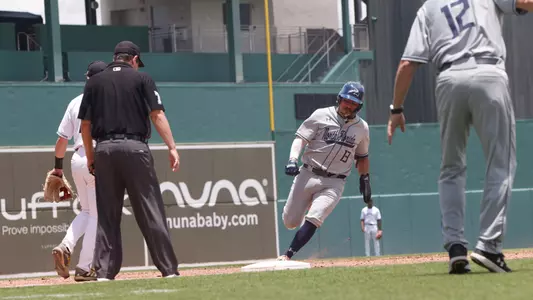 Abraham Sequera rounding third base