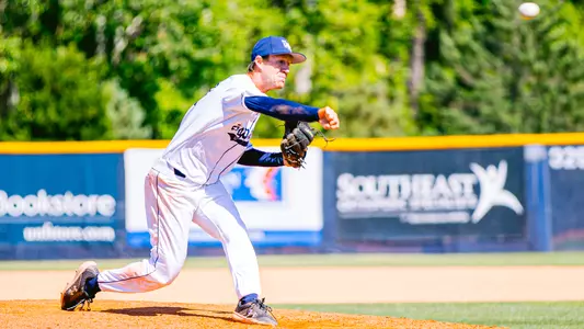 Matthew Tadlock throwing a pitch