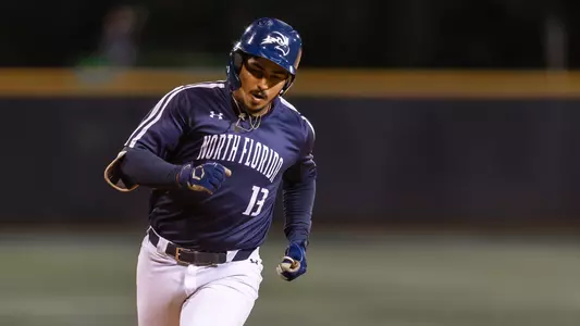 Abraham Sequera rounding third