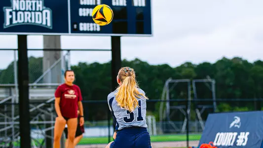 Christina Yamnyuk setting the ball