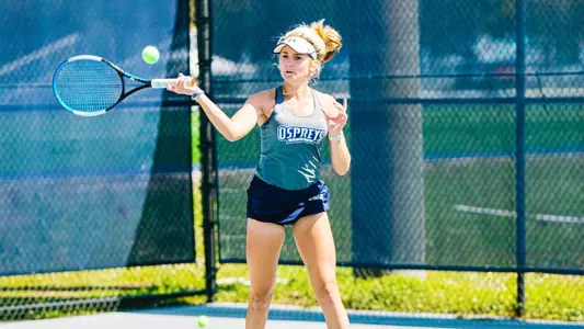 Anslee Long hitting a forehand