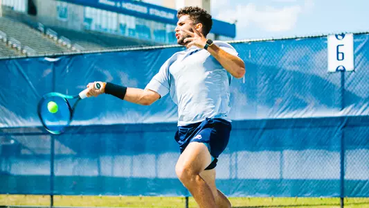 Rodrigo Crespo hitting a forehand