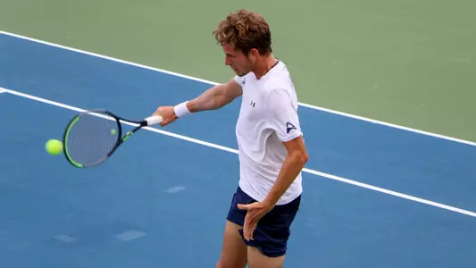 Jonas Hartenstein hitting a backhand