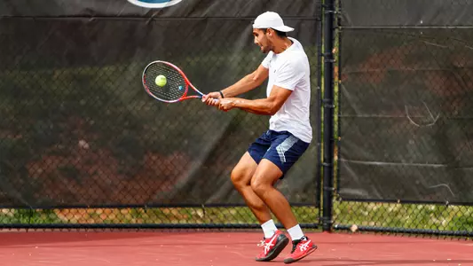 Bruno Vietri hitting a backhand
