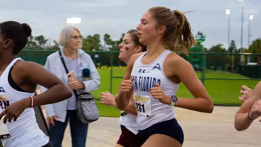 Isa Leen within the pack at ASUN Championship