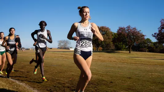 Raquel Lespasio running at NCAA Regionals
