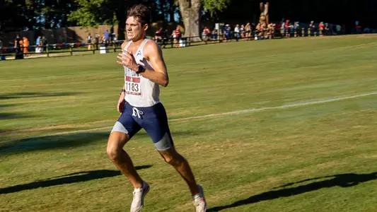 Simon DeVoss running in FSU Invite