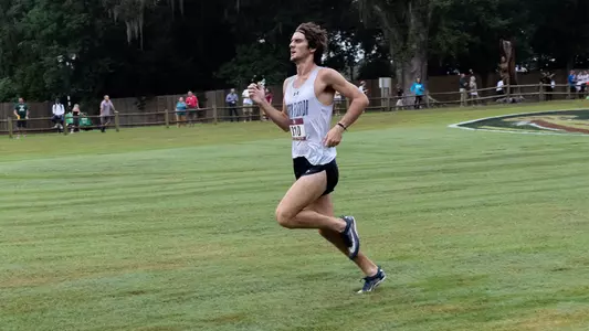 Thomas Weiler running at FSU Invite