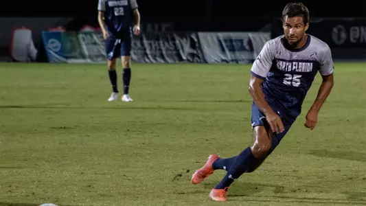 Landon Haig tracking defender