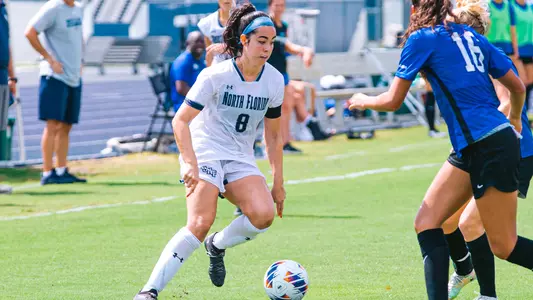 Ariana Munoz taking on defenders