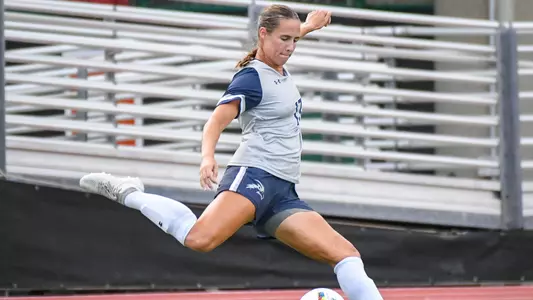 Analiese ANderson preparing to kick the ball