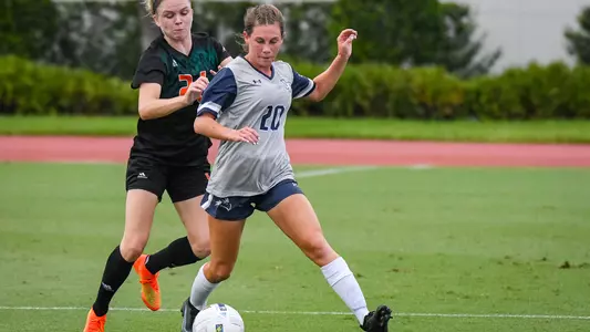 Amanda Hartmann dribbling the ball
