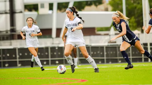 Ariana Munoz bringing the ball up the field