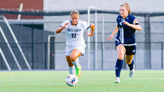 Allie Fekany dribbling the ball up the field