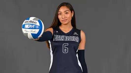 Picture of Janelly Ceopa holding out a ball