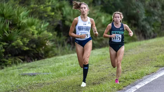 Isa Leen running in the grass in the 5k
