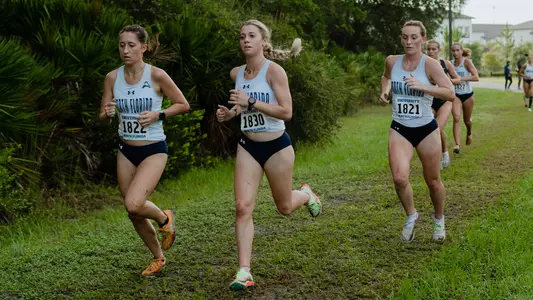 Neve Moulai running in the grass