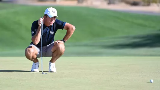 Robbie Higgins reading green at tournament