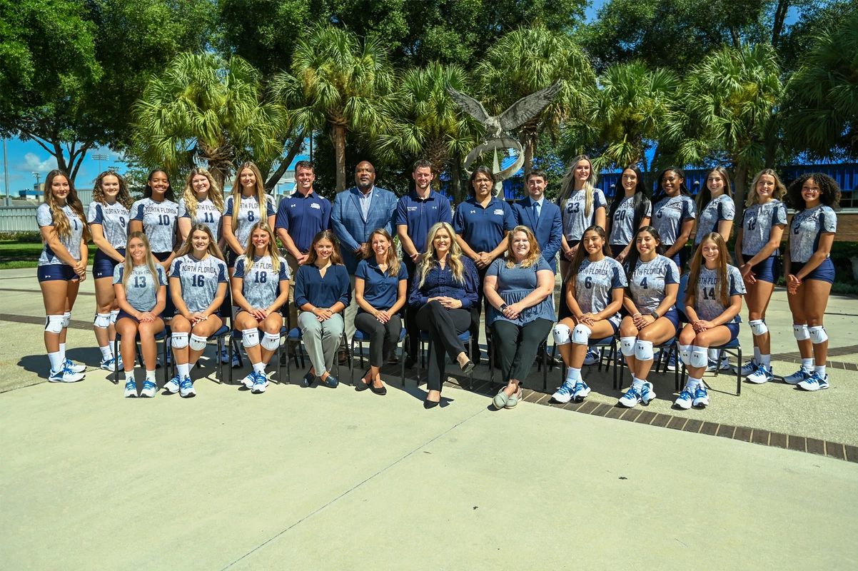 UNF volleyball team photo 2022
