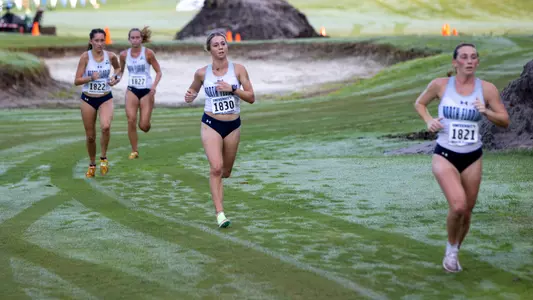 Cover picture UNF women's invitational of Neve Moulai running the 5k meet